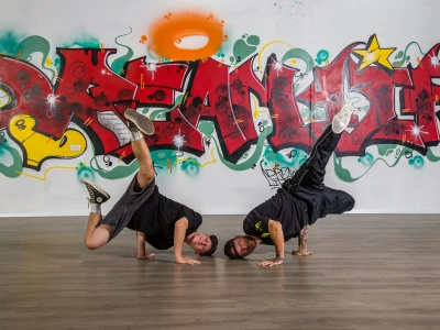 תנועות רצפה בברייקדאנס