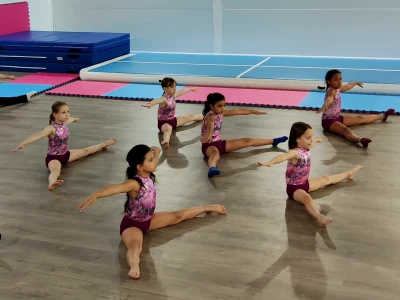 תינוקות עם הורים בפעילות ספורטיבית